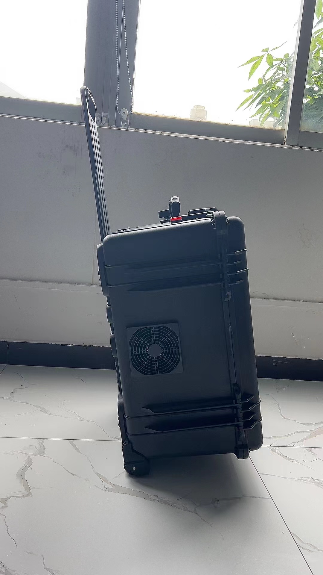 大竹手拉箱型移动通信干扰器